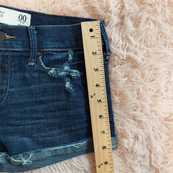 Abercrombie & Fitch Low Rise Distressed Jean Short - Size 00 w24 - Picture 7 of 12